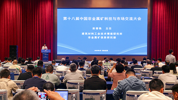 從石墨到石英，頂立科技裝備領航非金屬礦物材料制備新方向 (1).jpg